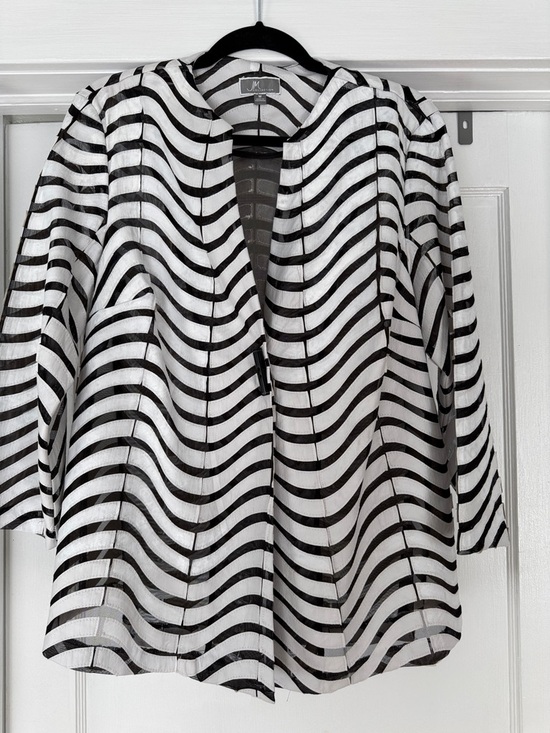 JM Collection Jackets & Blazers - JM Collection Black and White Wave-Stripe Open Front Jacket